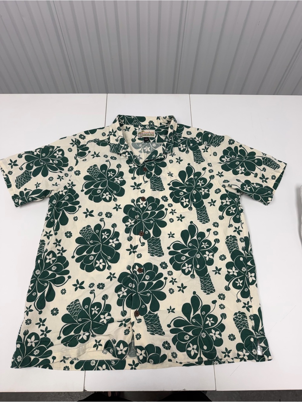 Patagonia Pataloha Green Floral Hawaiian Print Short-Sleeve Shirt size Large